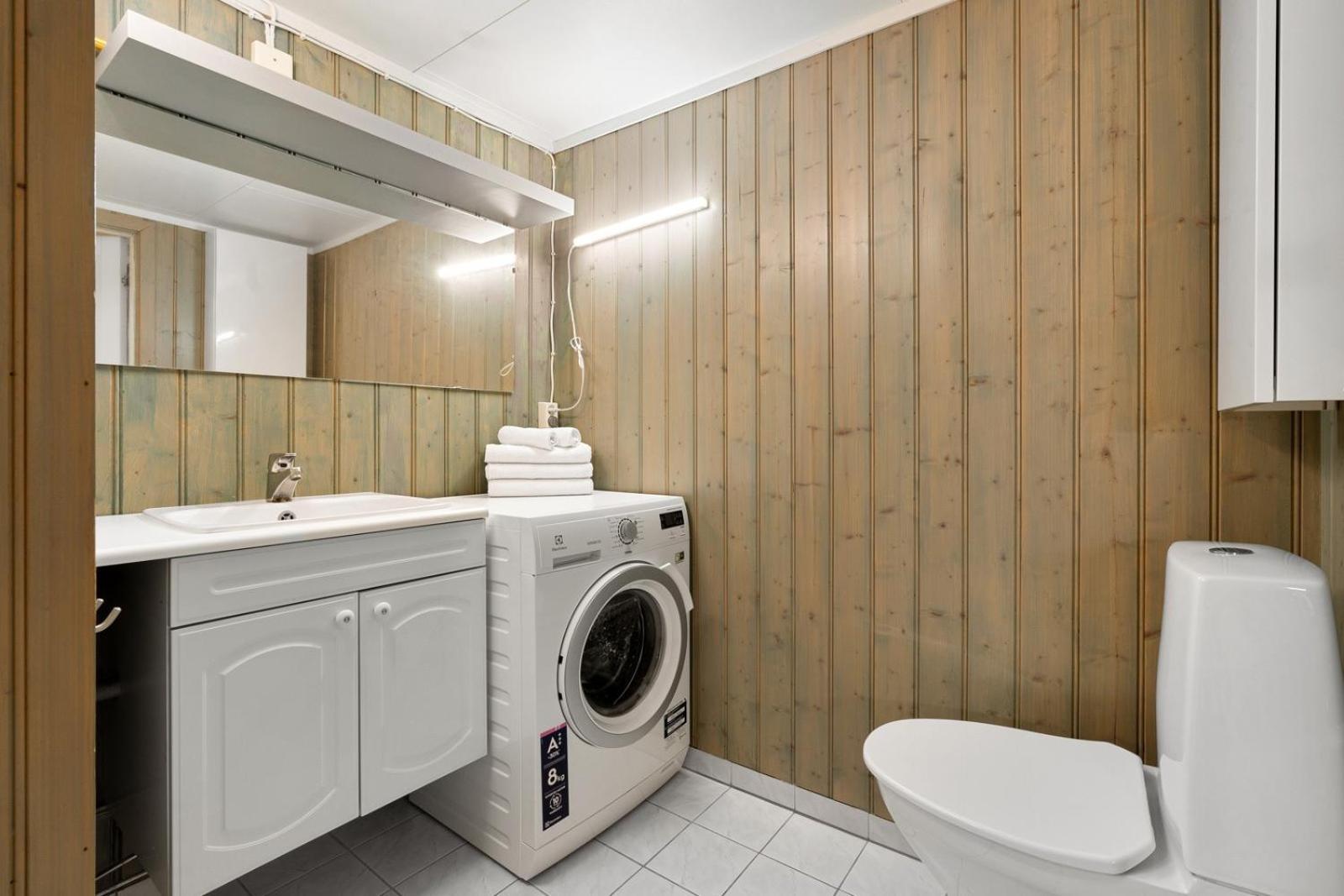 Room In Cozy Apartment 7 Min Walk From The City Center Tromso Exterior photo