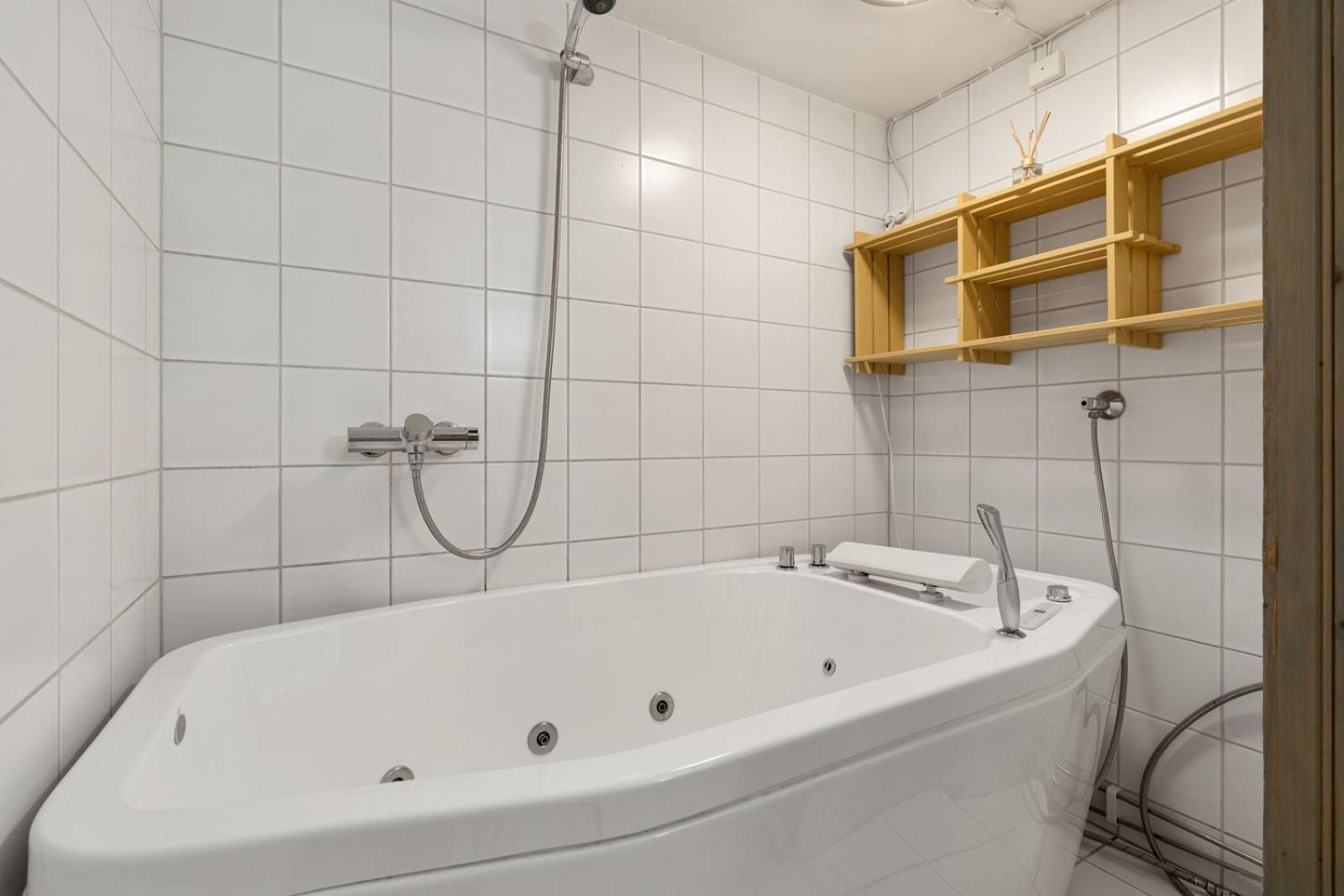 Room In Cozy Apartment 7 Min Walk From The City Center Tromso Exterior photo